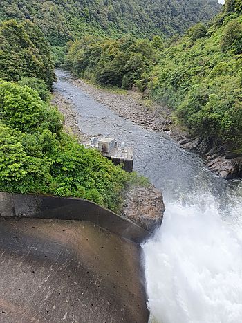 Mangahao dam 1 5.jpg