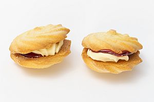 Mr Kipling Viennese whirls 01.jpg