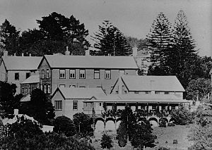 Parliament house large, ca 1900