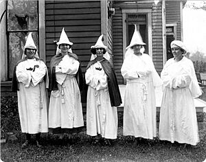 Women-of-the-Klan-Muncie-Indiana-1924