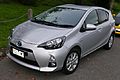 2014 Toyota Prius c (NHP10R) i-Tech hatchback (2015-06-15) 01