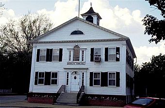 BrooklynCT Town hall 1024px.jpg