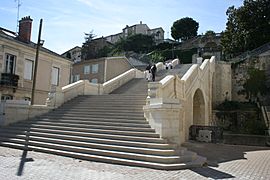 Escalier monumental en partie rénové