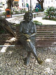 Estatua de Rachel de Queiroz