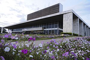 Grades de proteção do Palácio do Buriti são retiradas (36832902423)