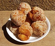 Binangkal (sesame seed doughnuts)