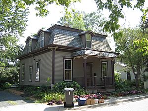 27 Maple Pl., Nicollet Island