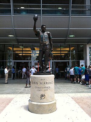 Dan Marino statue