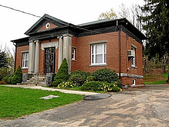 HungerfordMemorialLibraryHarwintonCT.jpg