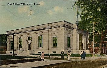 PostcardWillimanticCTPostOfficeCA1913