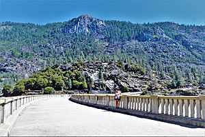 Standing-on-top-of-Hetch-Hetchy-dam-California