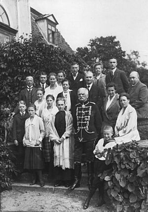 Bundesarchiv Bild 183-R11236, August von Mackensen mit Familie