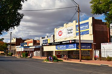 Dandaloo Street, Trangie, 2017 (02).jpg