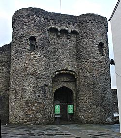 Prif borth Castell Caerfyrddin 04.JPG