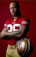 Vernon Davis in 49ers Uniform