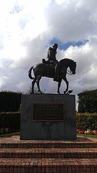 William Lauderdale statue.jpg