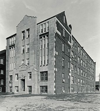 Santa Fe Apartments 1985.jpg