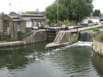 St Pancras Lock 2013 02.JPG