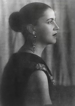 Tarsila do Amaral, ca. 1925.jpg