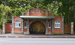 Bus Shelter and Toilets, Auckland