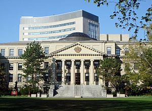 UOttawa-Tabaret Hall-2008-05-05