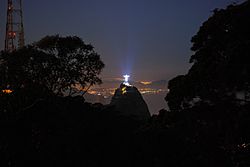 Cristo Redentor iluminado