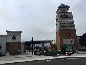 Philadelphia Premium Outlets southwest entrance.jpg