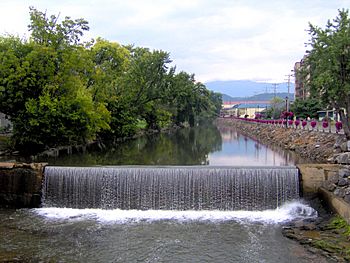 Pigeon-forge-mill-dam-tn1.jpg