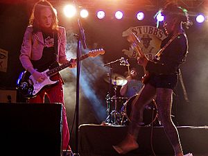 Shingai Shoniwa and Dan Smith of the Noisettes 2006.jpg