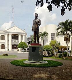 Wenceslao Vinzons at Capitol Grounds