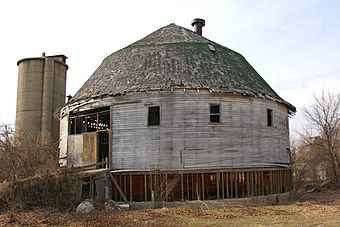 Dougan Round Barn.jpg