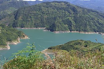 Embalse del Guavio (2)