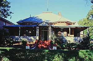 Gowrie House (2000).jpg