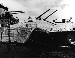 Torpedo damage of HMAS Hobart (D63) at Espiritu Santo on 23 July 1943