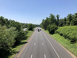 2021-06-30 11 39 07 View south along the southbound lanes of Interstate 287 from the overpass for Morris County Route 646 (Glen Alpin Road) in Harding Township, Morris County, New Jersey