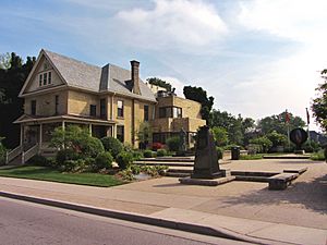 Banting House July 2013(retouched).jpg