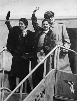 Douglas MacArthur and family, 1950