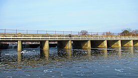 Flat Rock Dam (Michigan).jpg