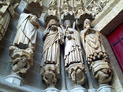 Amiens west entrance martyrs