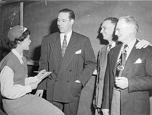 Bob Feller, pitcher for Cleveland Indians, interviewed by Shorthorn editor Vivian Luther (10004198)