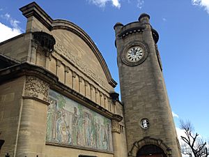 Horniman Museum tower, 2015.jpg