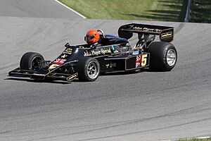 Lotus 77 Mont-Tremblant 02