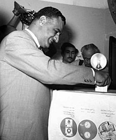 Nasser voting constitutional referendum