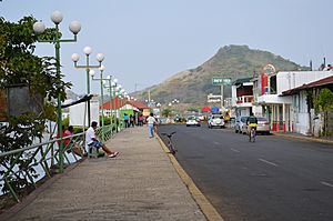 RoadAlongLakeCatemaco