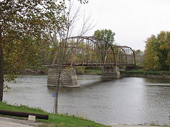 Sutliff bridge Iowa.jpg