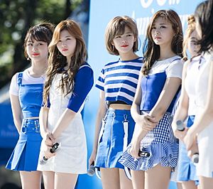 170514 포카리스웨트 30주년 블루런 행사 트와이스 8