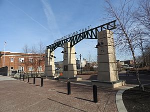 Broad St entrance arch of Elizabeth River Trail jeh