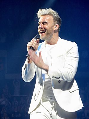 Gary Barlow performing in Glasgow, 2017 (2).jpg