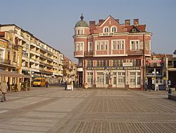 Lom main square.jpg