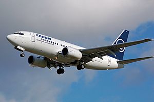 Tarom.b737-700.yr-bgg.arp